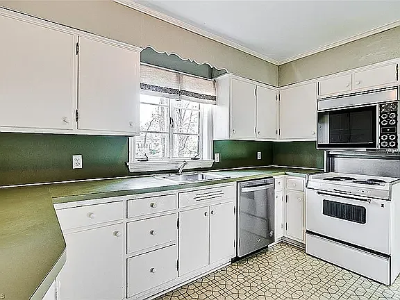 1402 Roanoke Dr — Photo 12