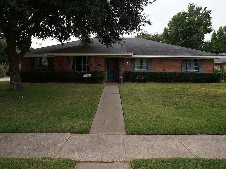 601 Rock Hollow Dr — Photo 1