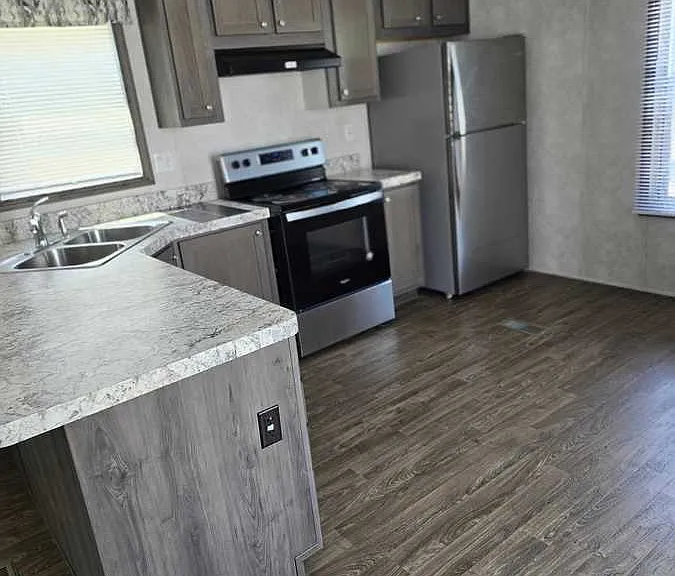 993 Michigan Ave E #8G — Photo 1