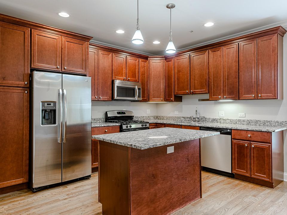 1st image of 636 Hinman Ave APT 1E