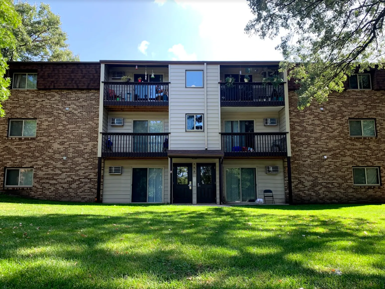 Edgewood Court Apartments LLC — Photo 1