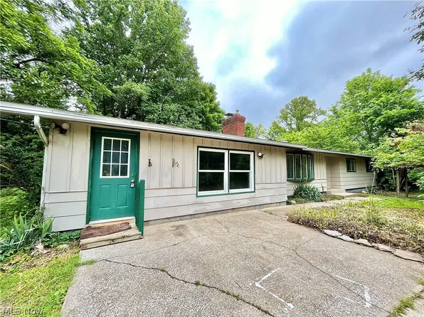 210 Daniels Ave, Conneaut, OH 44030