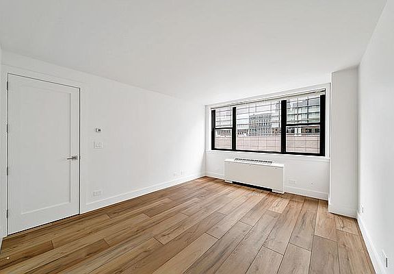 3rd image of 330 W 58th St APT 17A
