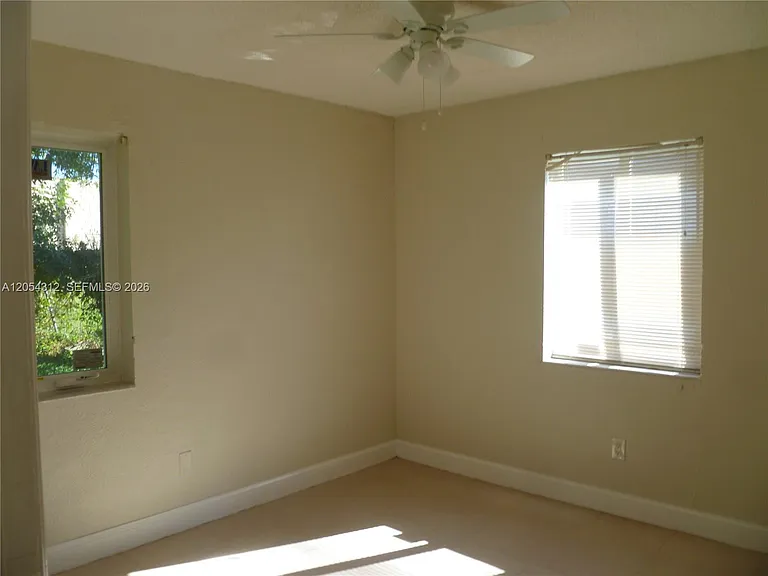 428 NW 21st Ter — Photo 5