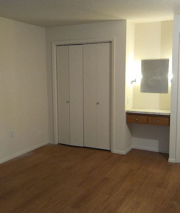 1st image of 124 Harvard Dr SE APT 2