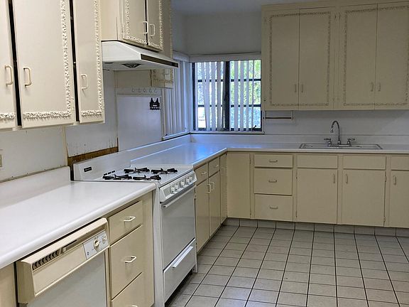 4th image of 921 E Mabel Ave