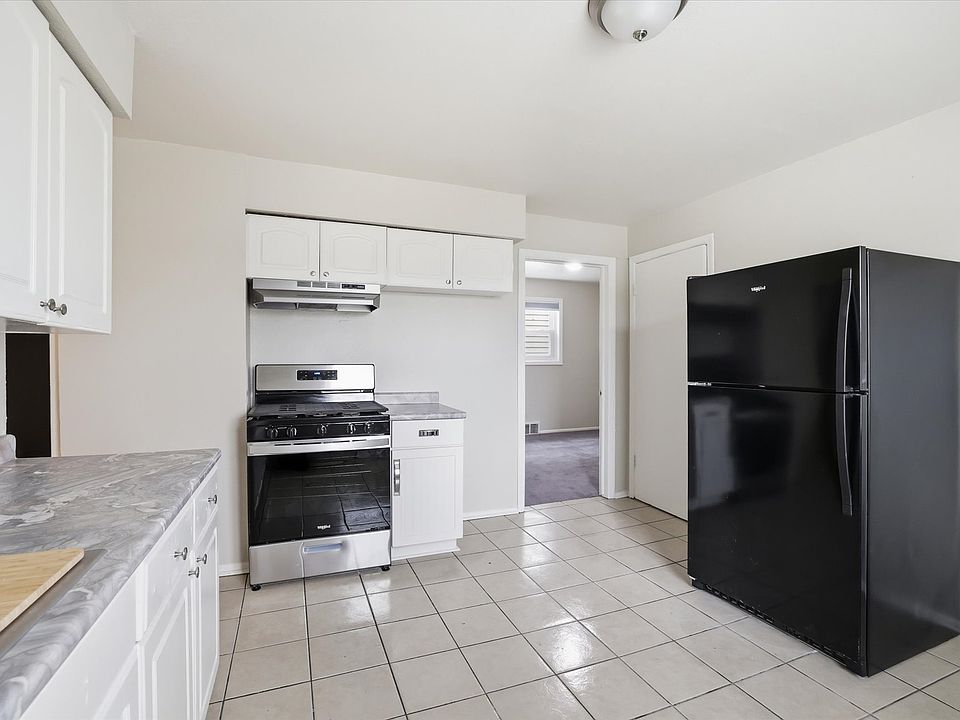 1st image of 101 W Meinecke Ave #105