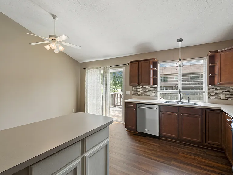 6107 S 190th Ter — Photo 10