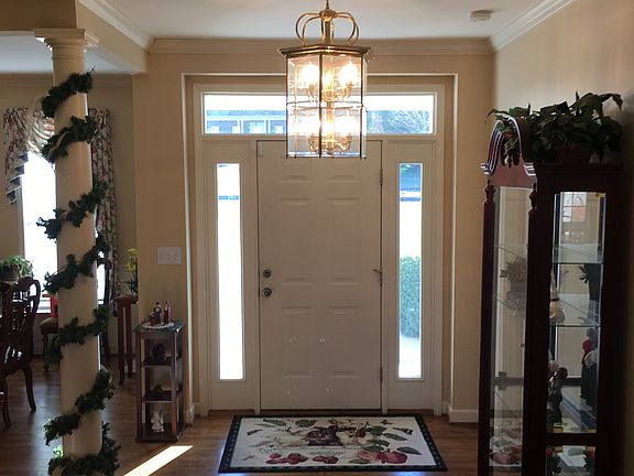 Beautiful entrance foyer