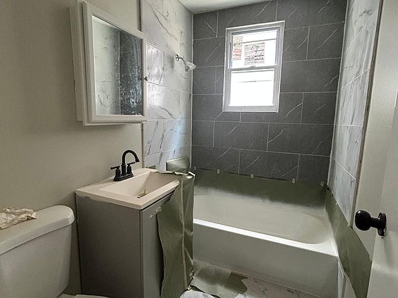 3rd image of 13-15 McKay Ave #1L