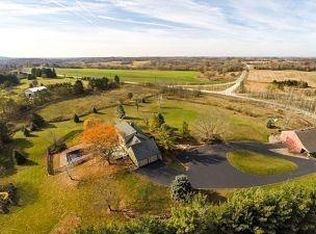 N87W31689 Hoff Rd, Hartland, WI 53029