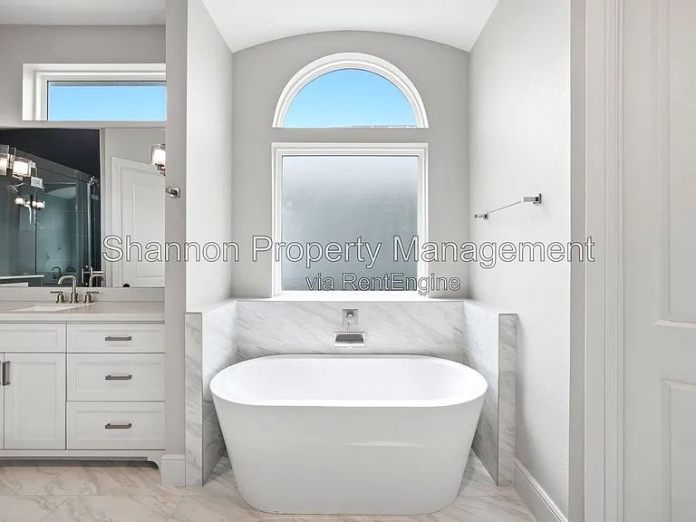 1204 W 16th St #B — Photo 49