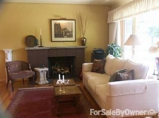 2576 Yorkshire Rd, Birmingham, MI 48009