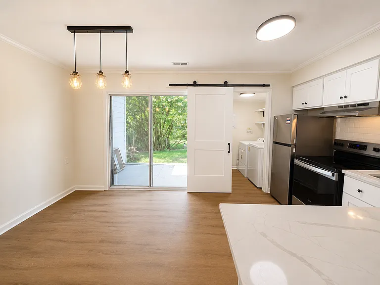 118 Chaucer Ct — Photo 12