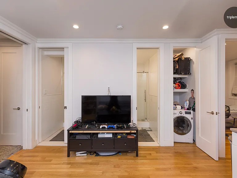 228 E 27th St #5C — Photo 7