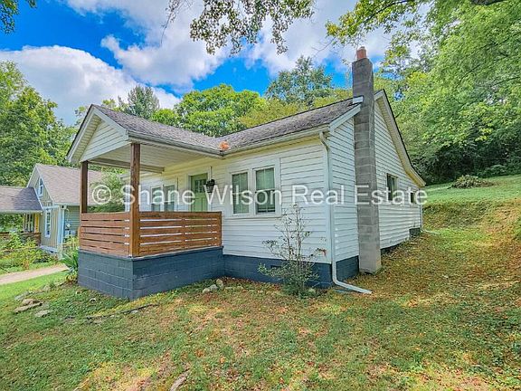 3rd image of 2606 Banks Rd
