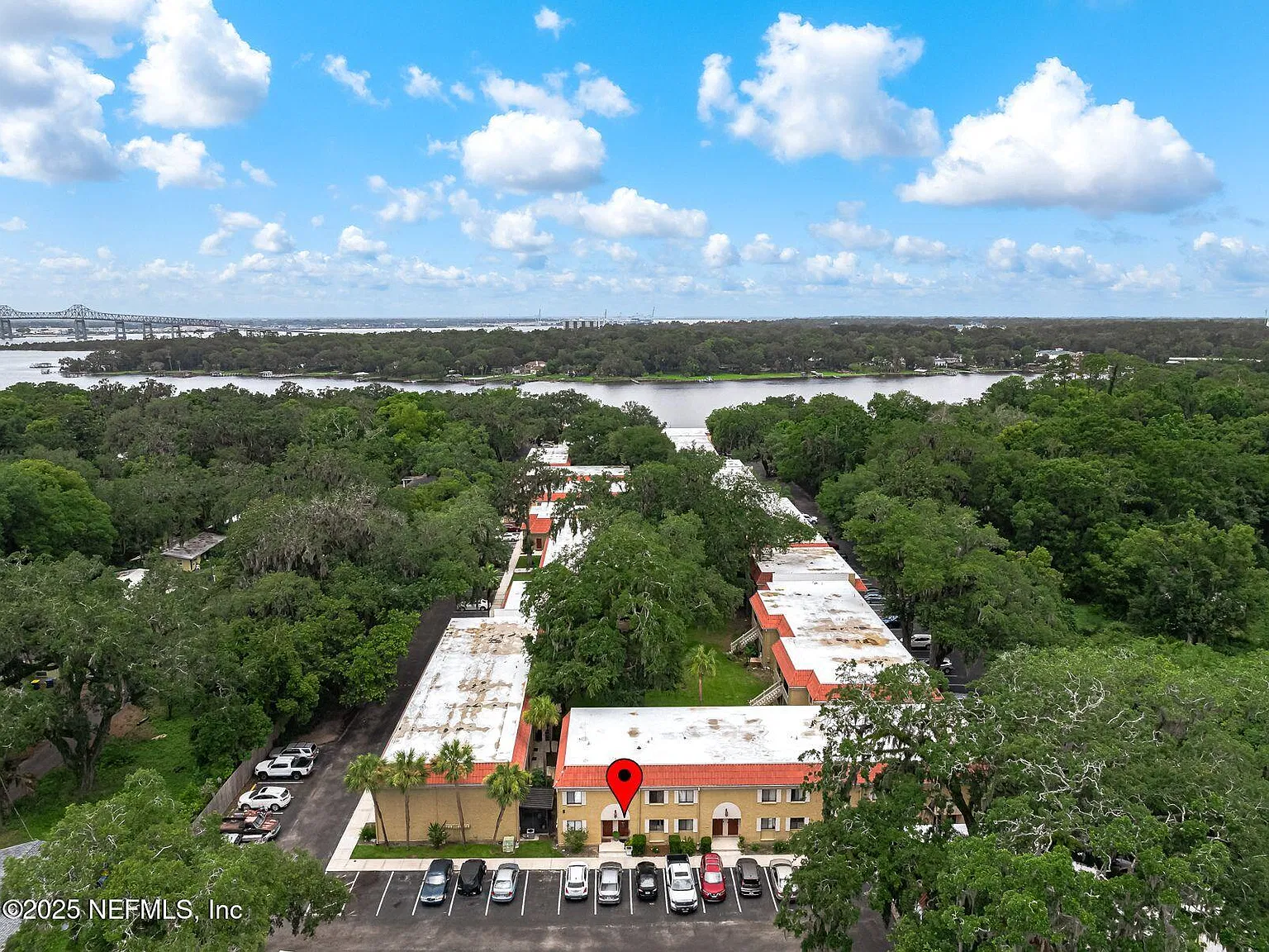2 bed, 1.5 bath, 1018 sqft, $1,650 — Photo 3