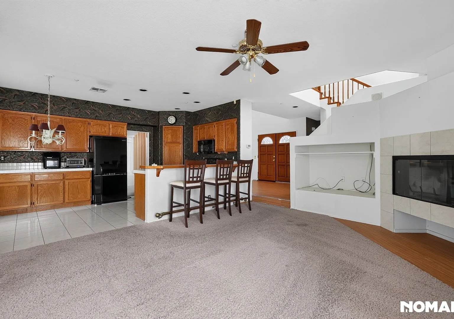 Spacious 4BR House in Fontana — Photo 1
