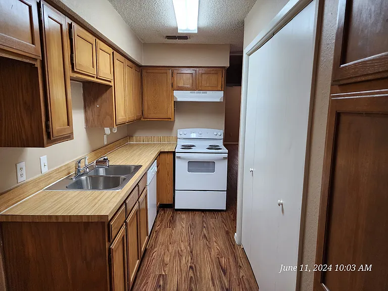 429 SW Thomas St #D — Photo 5