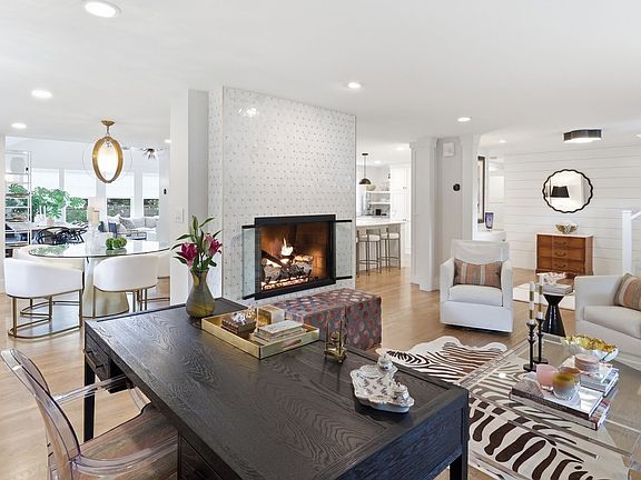 4th image of 9 Stacey Cir