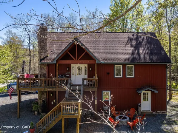 329 Maxatawny Dr, Pocono Lake, PA 18347