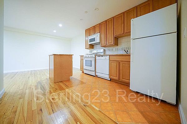 1st image of 2821 Astoria Blvd #2D
