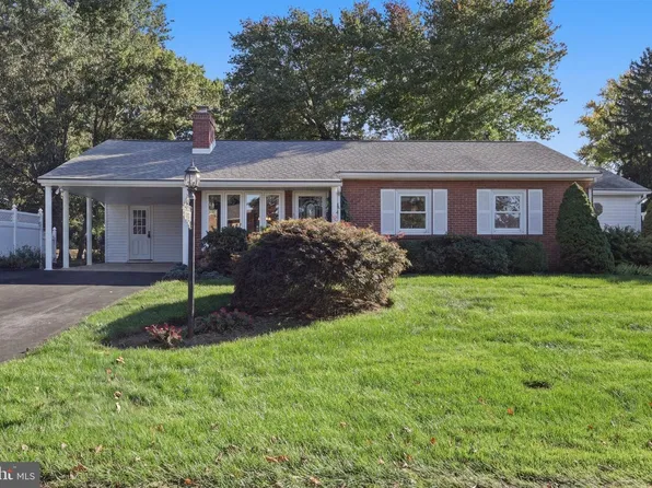 17933 Oak Ridge Dr, Hagerstown, MD 21740