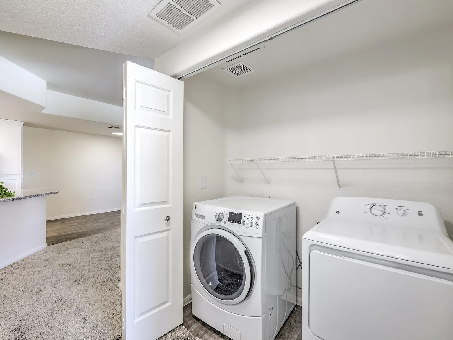 La Villa Estates Apartments — Photo 4