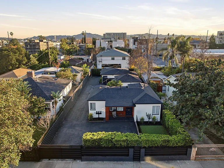 11340 Emelita St — Photo 13