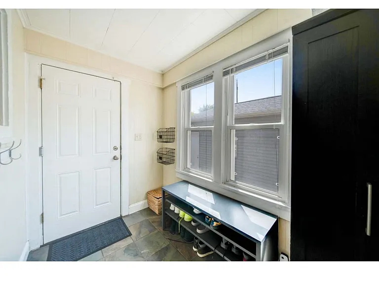 299 E Woodrow Ave — Photo 26
