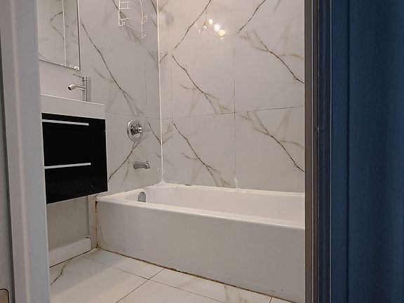 4th image of 228 S 7th St Floor 3