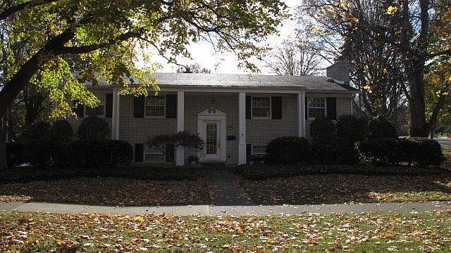 1st image of 1935 Collegewood Dr
