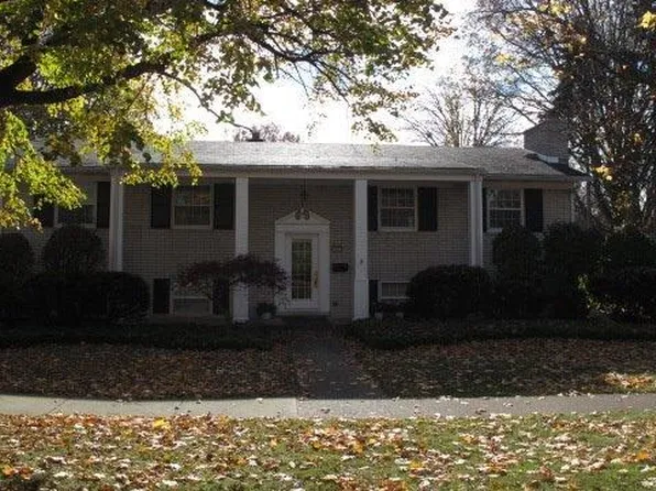 1935 Collegewood Dr, Ypsilanti, MI 48197