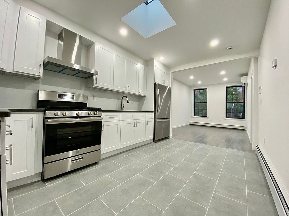 1st image of 35 Garnet St Floor 3