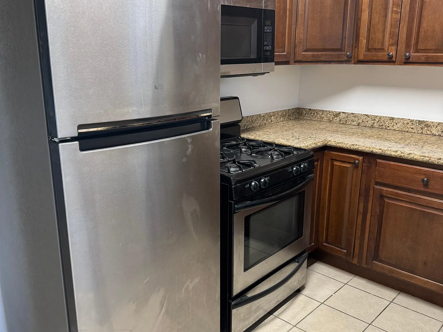 1 bed, 550 sqft, $2,350 — Photo 3