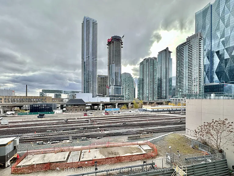 25 The Esplanade #518 — Photo 30