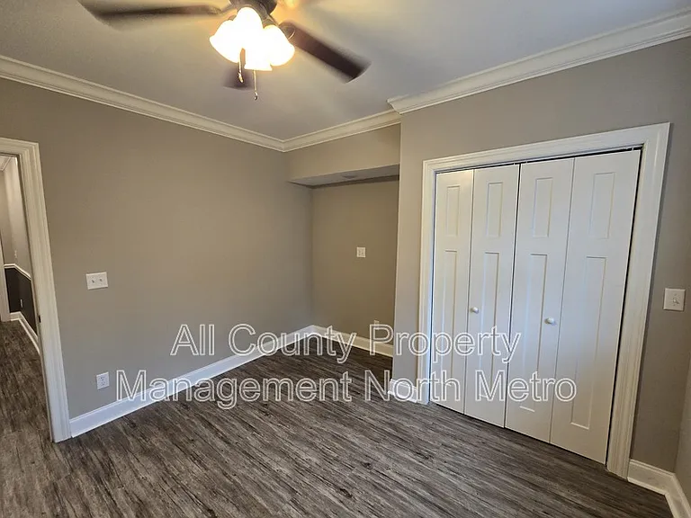 545 Lakeview Dr #B — Photo 9