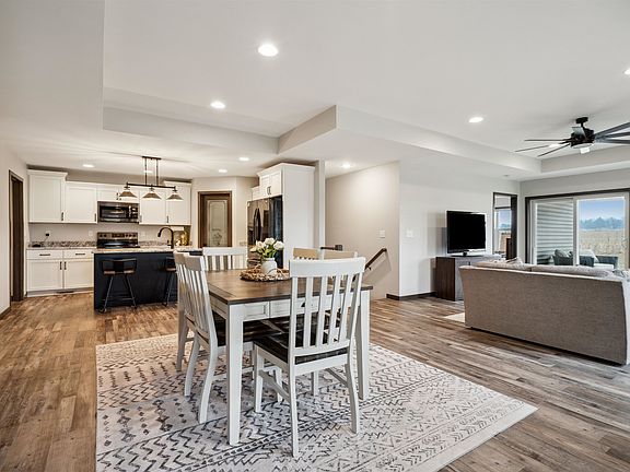 4th image of 1025 Sage Oak Cir