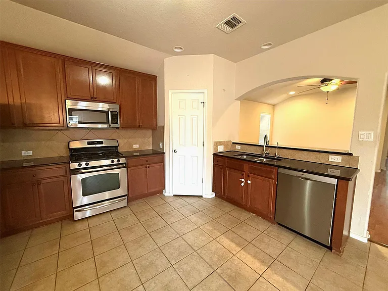 11205 McKinney Springs Dr — Photo 24