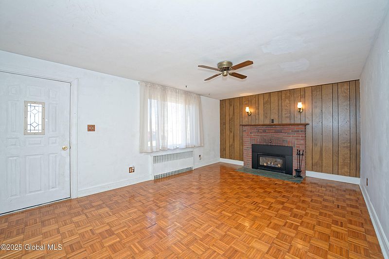 5th image of 7 Forrest Drive