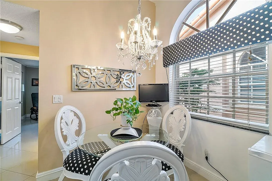 2 bed, 1365 sqft, $2,750 — Photo 4