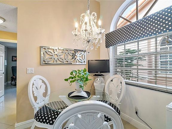 4th image of 8583 Jade Dr #8583