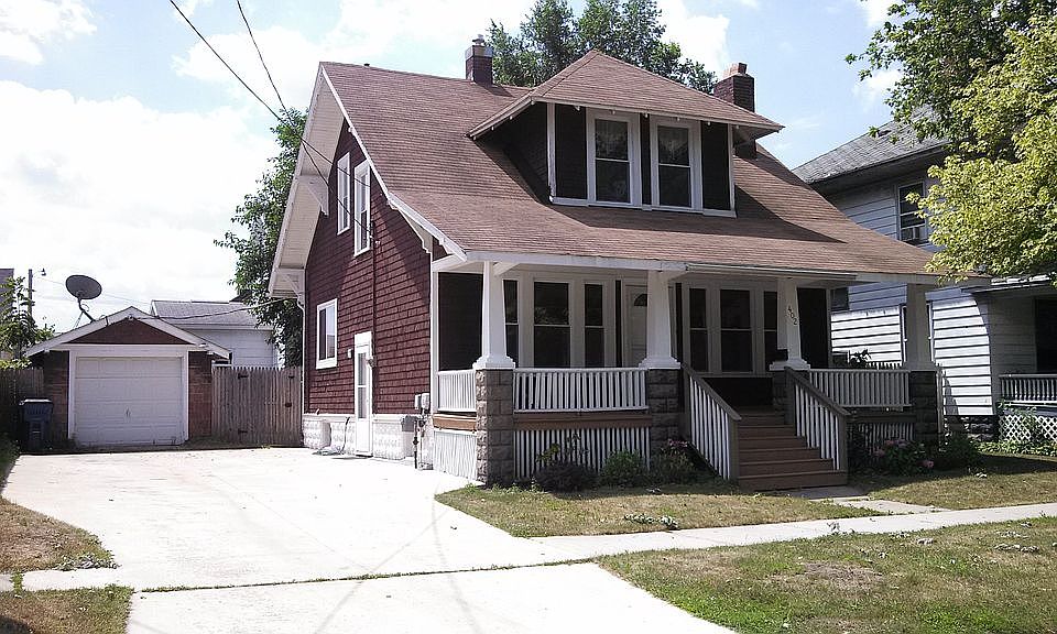 1st image of 402 E Ohio St