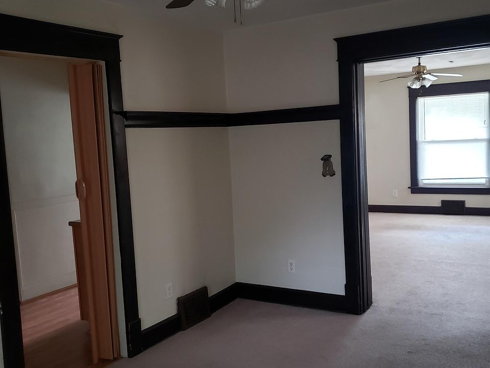 2nd image of 935 W 24th St