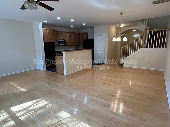 3rd image of 119 Longchamp Ln