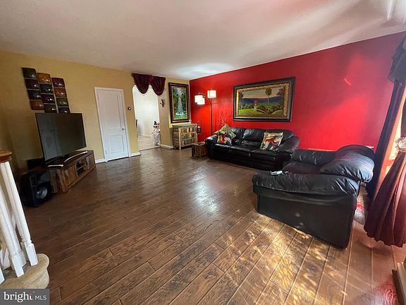 4th image of 1431 Devereaux Ave