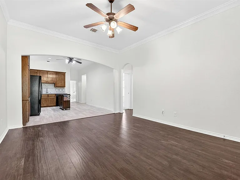 2153 Colby Ln — Photo 9