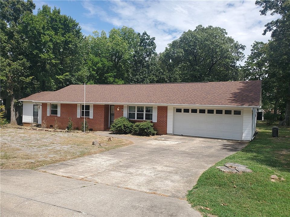 1st image of 1910 N Austin Dr