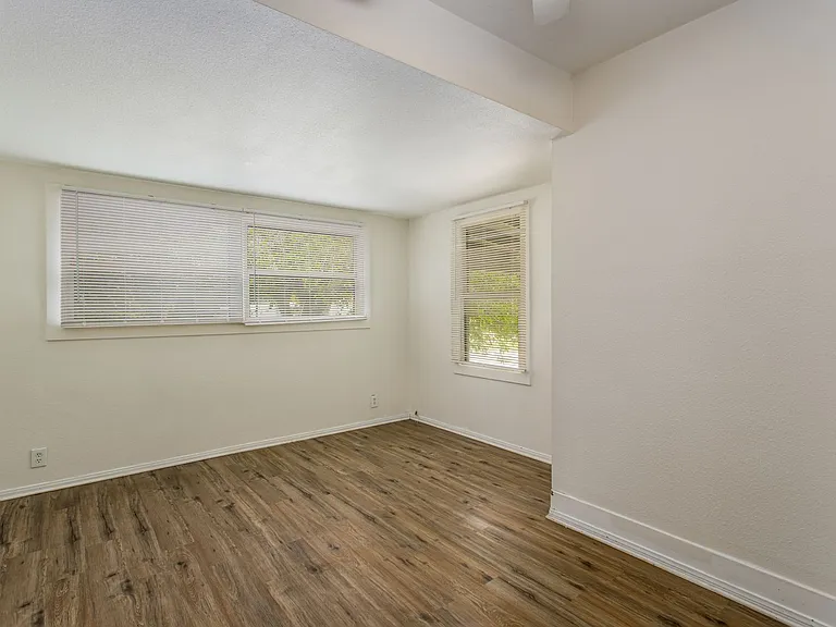 1359 Jasper Ave #1 — Photo 26