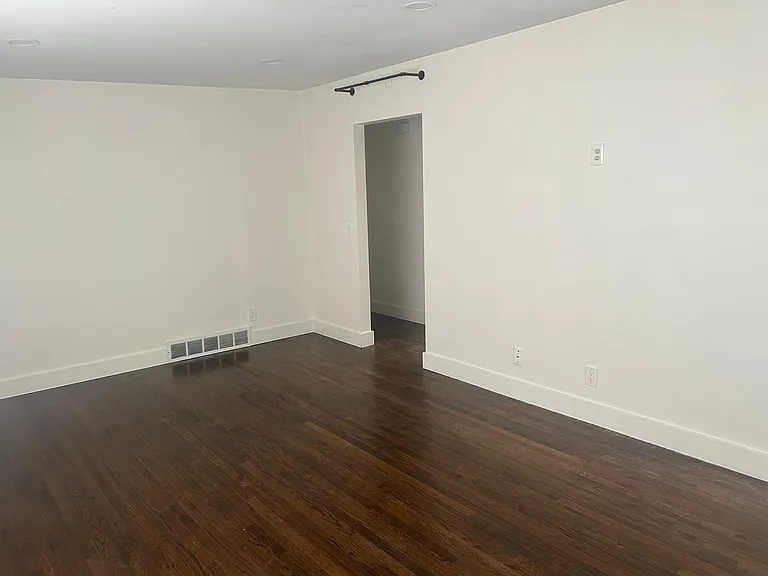 1208 E Charlton Ave — Photo 20